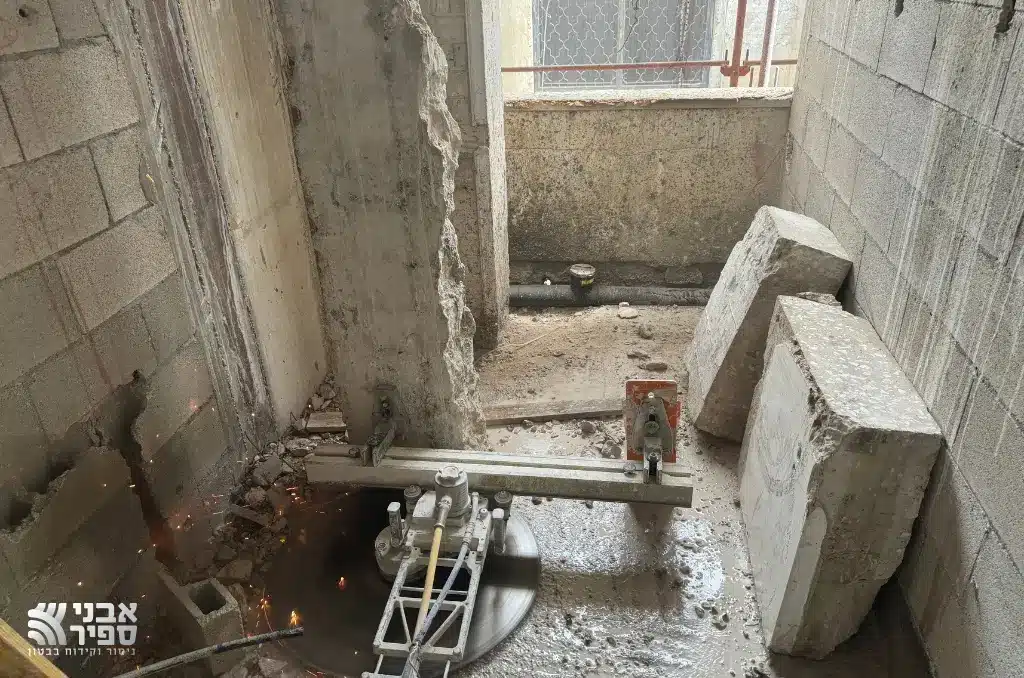 ניסור של עמוד בטון דק יחסית