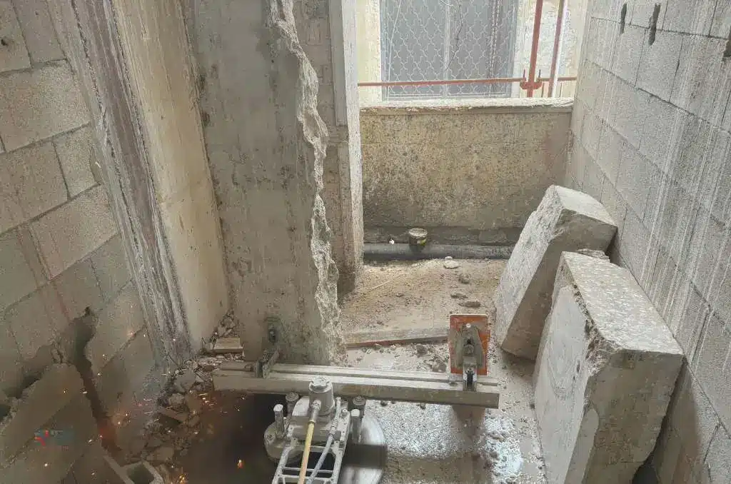 ניסור מרפסת שירות