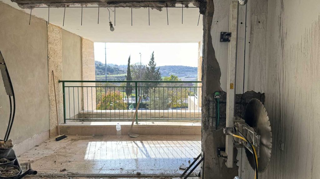 הרחבת חלון לויטרינה באשדוד.