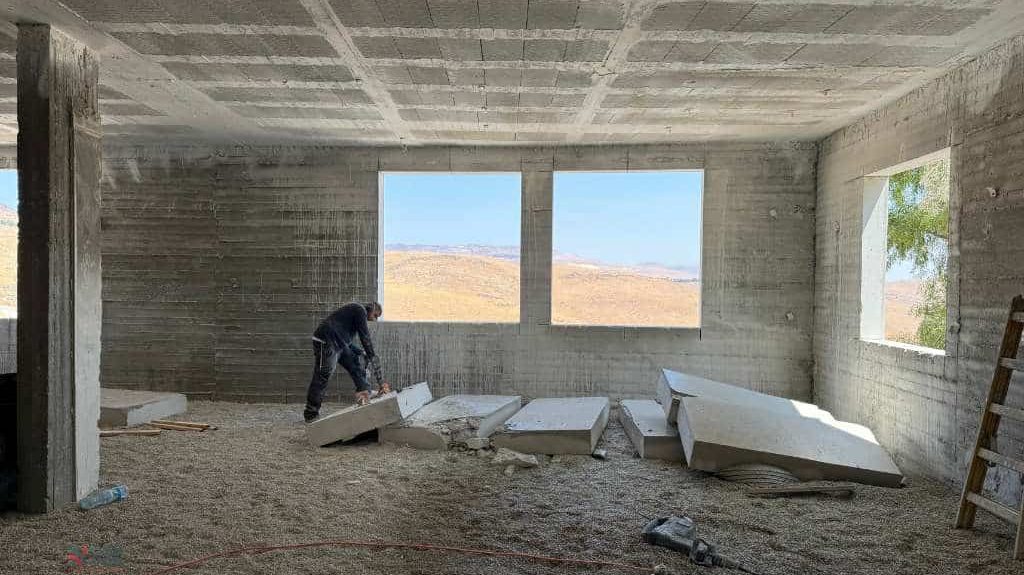 ניסור חלונות בבית ספר בשומרון